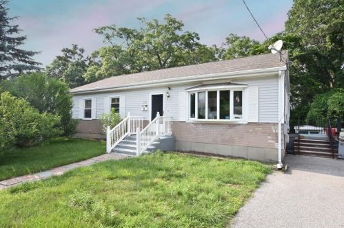 288 Aylsworth Ave, Woonsocket, RI 02895-4810