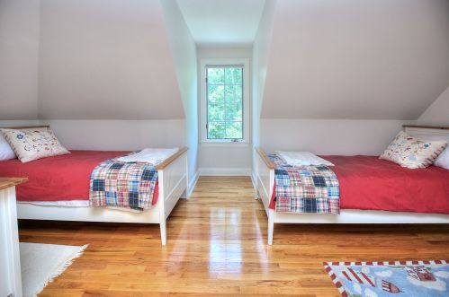 19 Long Lots Rd, Westport CT 06880-3846 exterior