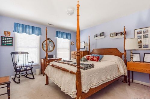 6 Carrington Ln, Farmington CT 06032-2344 exterior