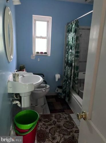 2824 James Dr, Alexandria VA 22303-1338 exterior