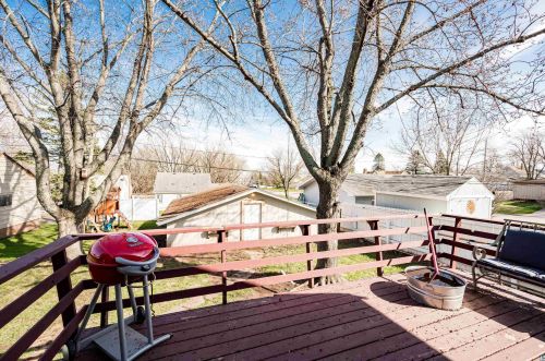 2524 15 St, Duluth MN 55806-1122 exterior