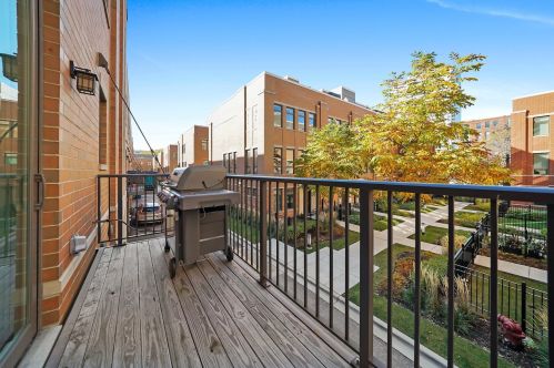 1630 Pr Ave, Chicago IL 60653-3207 exterior