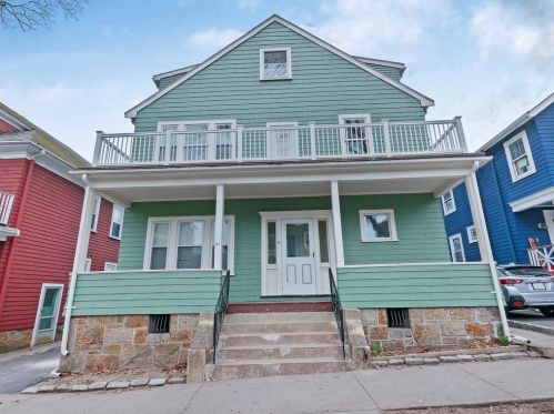 41 Ackers Ave, Brookline, MA 02445-4173