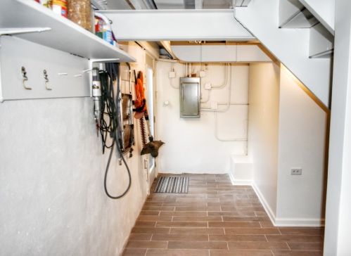 6343 Legett Ave, Chicago IL 60646-4231 exterior