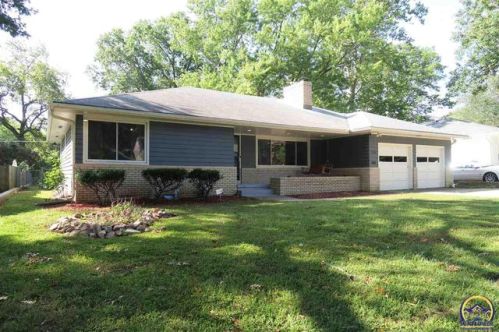 3221 Dorr St, Topeka, KS 66604-1743