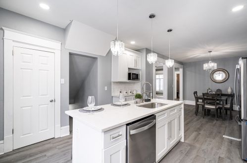 2524 Becher St, Milwaukee WI  53215-2521 exterior