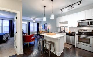 214 Colonial Homes Dr, Atlanta GA  30309-1206 exterior