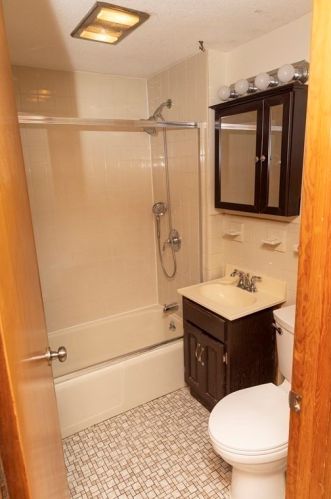 35 Anne St, Springfield MA 01104-2236 exterior