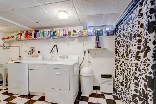 4922 Lynndale Ave, Milwaukee WI 53220-2069 exterior