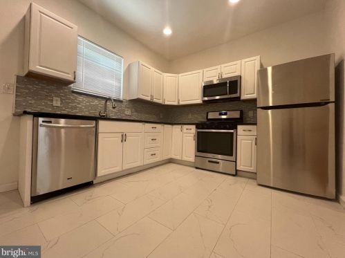 2510 Manton St, Philadelphia PA 19146-3916 exterior