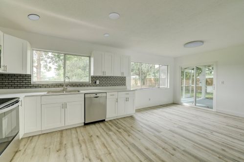 1925 Redwing Cir, Fort Pierce FL 34952-8834 exterior