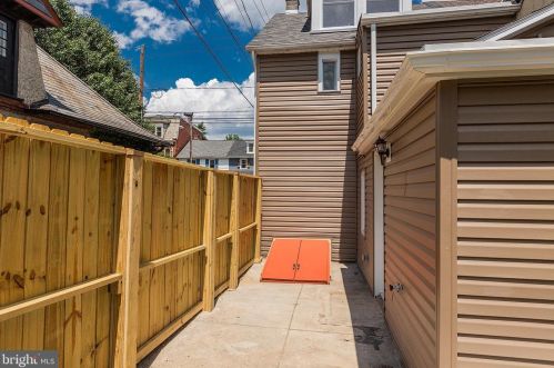 328 Walnut St, Lancaster PA  17602-2404 exterior