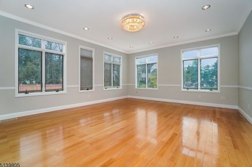 47 Hillside Ave, Berkeley Heights NJ 07922-1708 exterior