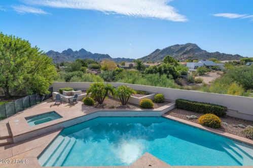 2347 Cinnabar Ave, Phoenix AZ  85028-3633 exterior