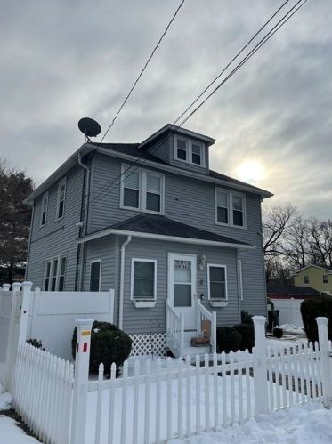 17 Garibaldi St, Springfield, MA 01119-1033
