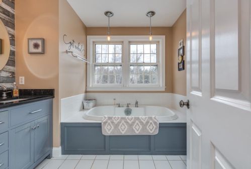 2 Asa Dr, Concord NH  03304-4012 exterior