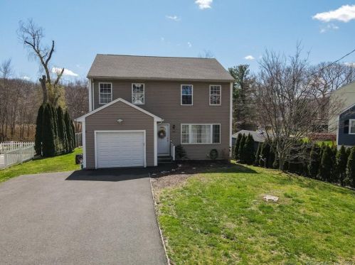 20 Robin Rd, Seymour, CT 06483-3225