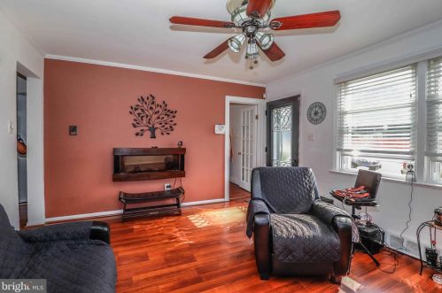 301 Hollywood Dr, Trenton NJ 08609-1805 exterior