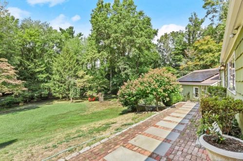 75 Nursery St, Norwalk CT 06850-1707 exterior