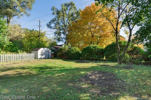 2475 Culbertson Ave, Rochester MI 48307-4610 exterior