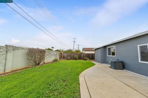 1519 Thornwood Dr, Concord CA 94521-1917 exterior