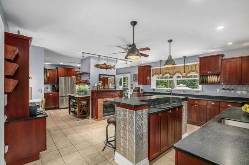 264 Highland St, Worcester MA 01602-2112 exterior