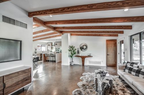 1201 Edgemont Ave, Phoenix AZ 85035-1809 exterior