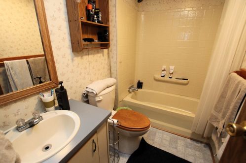 446 Courtland Ln, Meskegon MI 49442-2913 exterior