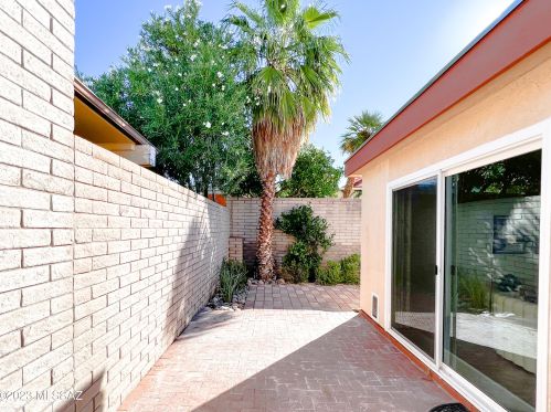 5694 Camino De La Noche, Tucson AZ  85718-4421 exterior