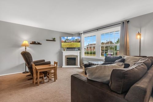 165 Conneaut Dr, Pittsburgh PA 15239-2630 exterior