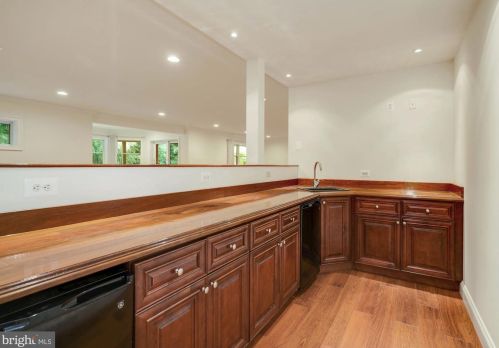 8505 Carlynn Dr, Bethesda MD 20817-4310 exterior