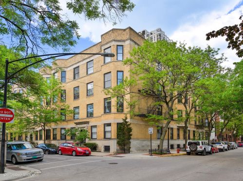 210 Eugenie St, Chicago IL  60614-5780 exterior