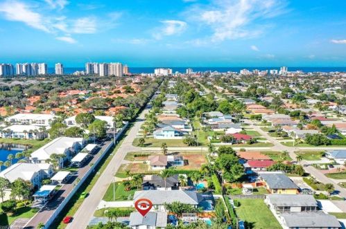 821 91 Ave, Naples FL 34108-2426 exterior