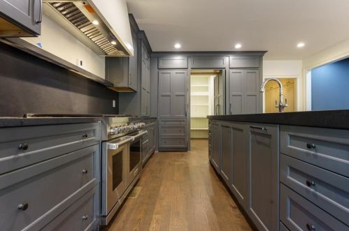 5666 Long Island Dr, Atlanta GA  30327-4842 exterior