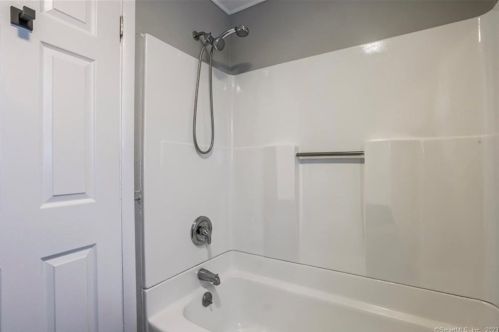 293 Gln St, New Britain CT 06051-3060 exterior