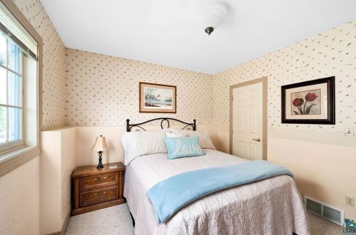 5633 Hermantown Rd, Duluth MN 55810-9744 exterior