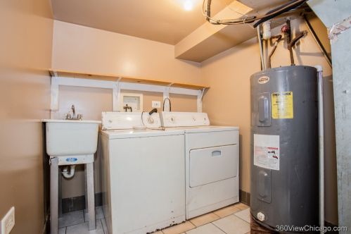 6900 Campbell Ave, Chicago IL 60645-4604 exterior