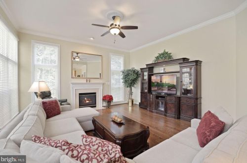 7001 Highland Mdw Ct, Alexandria VA 22315-3963 exterior