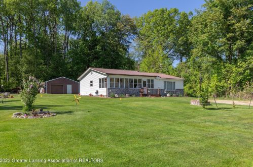 7071 Windoga Lake Dr, Lake Isabella, MI 48893-8206