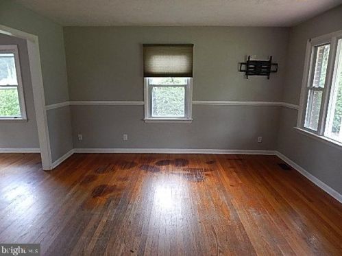 2558 Hillside Dr, Huntingtown, MD 20639-9409