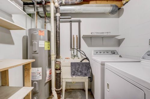 5592 27, Milwaukee WI 53221-4106 exterior