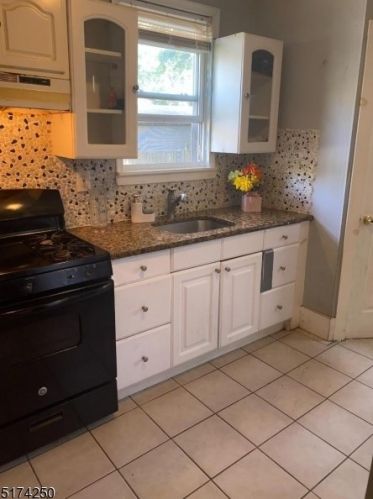 26 Becker Ter, Irvington NJ 07111-1311 exterior