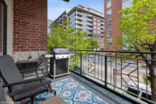 936 Madison St, Chicago IL 60607-2601 exterior