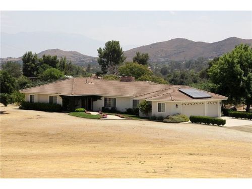 17525 Santa Rosa Mine Rd, Perris CA  92570-7762 exterior