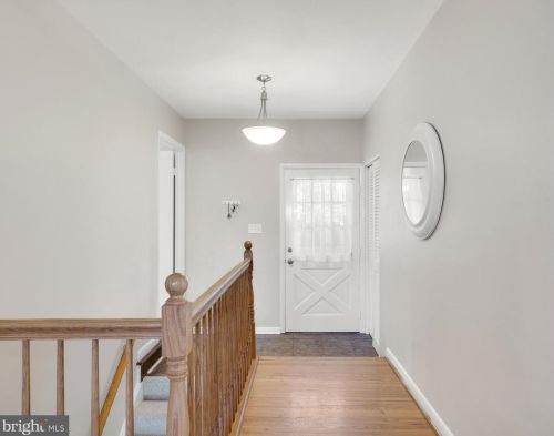 2704 Woodedge Rd, Silver Spring, MD 20906-5328