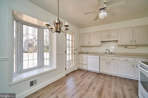 1816 Baldwin Dr, Mc Lean VA 22101-5051 exterior