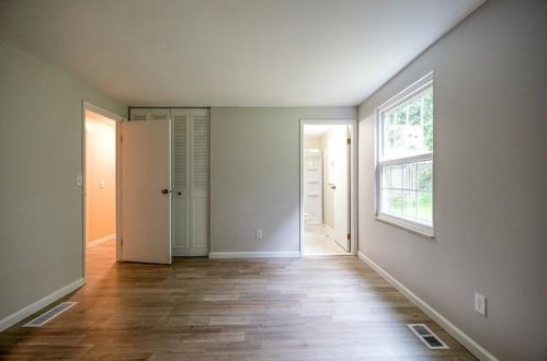 134 Crestwood Dr, Pittsburgh PA  15209-1008 exterior