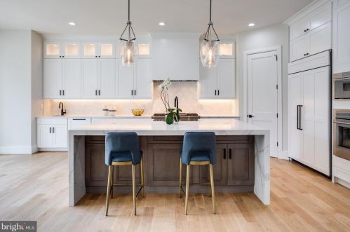 6801 Dillon Ave, Mc Lean VA  22101-4435 exterior