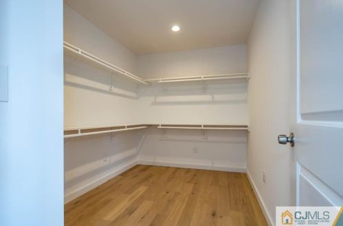 20 Kenmore Rd, Edison NJ 08817-4044 exterior