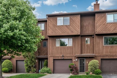 45 Metro Vista Dr, Paterson, NJ 07506-3433